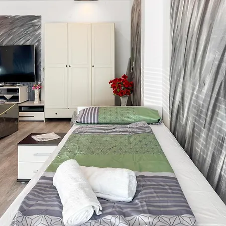Center - Family Apartment *